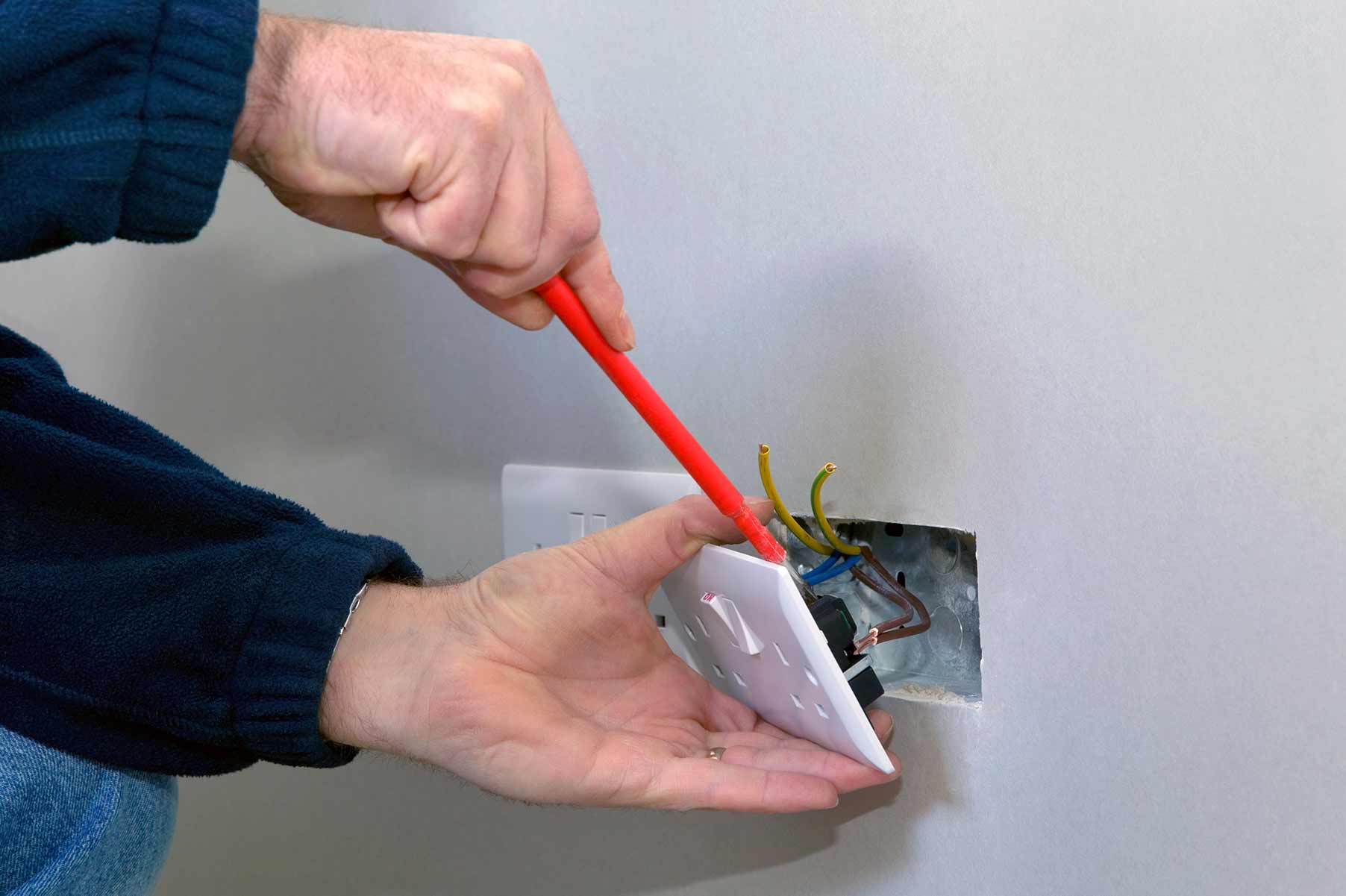 Our electricians can install plug sockets for domestic and commercial proeprties in Havering and the local area. 